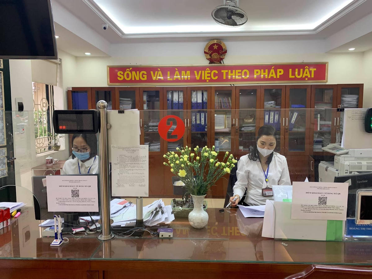 Kê khai y tế bằng QR Code tại phường Kim Giang, Thanh Xuân, Hà Nội.
