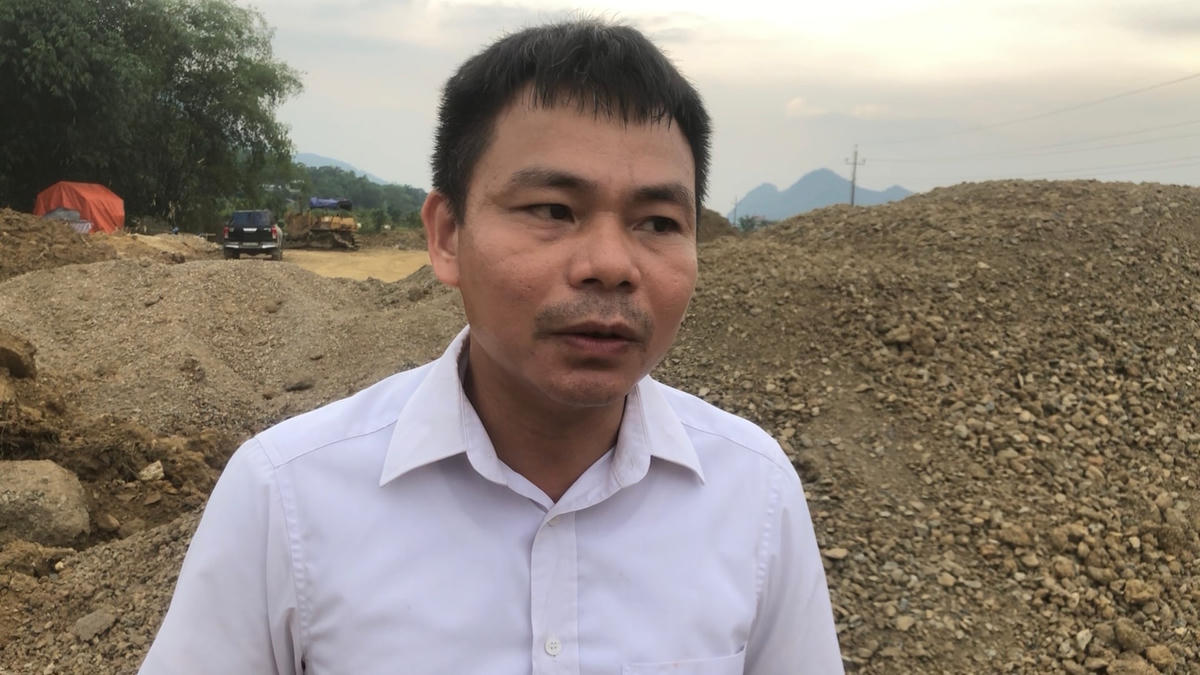 Đại diện cho người dân xóm Sào, ông Nguyễn Văn Trình – Trưởng xóm bày tỏ nỗi lòng với PV