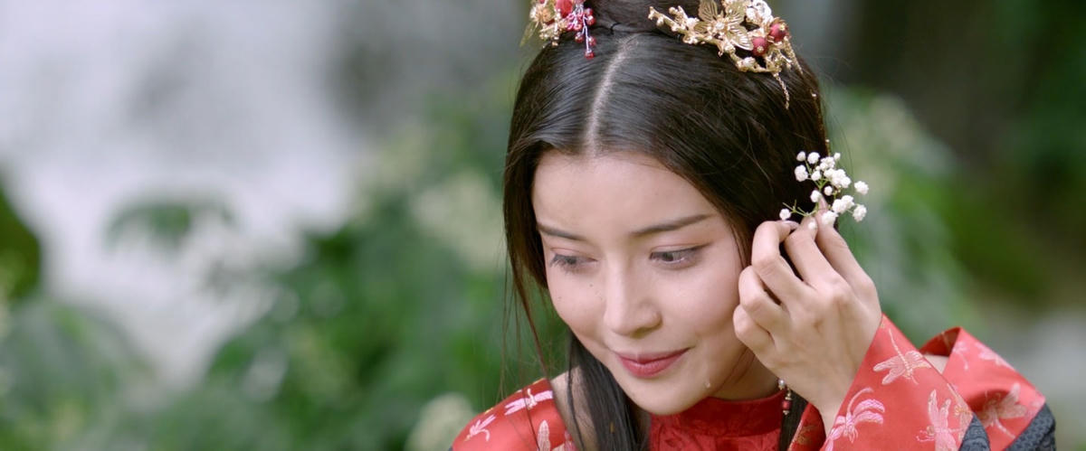 Cao Thái Hà trong vai Hoạn Thư.