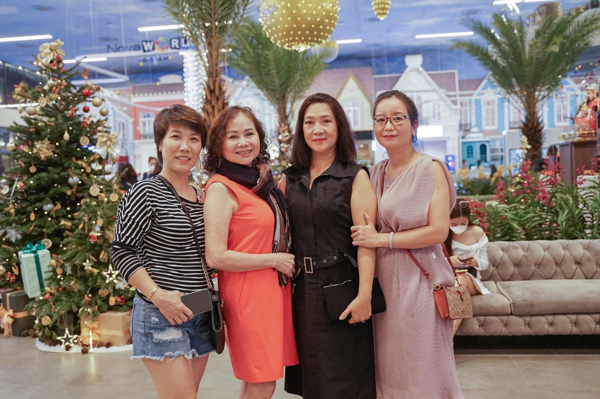 “Ấn tượng, hoành tráng, rực rỡ, hấp dẫn” là cảm nghĩ chung của tất cả khách tham quan khi đến Novaland Gallery.