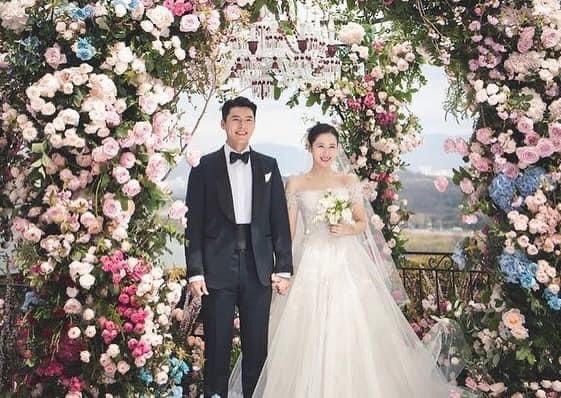 Ảnh cưới của cặp đôi lần đầu được chia sẻ. 