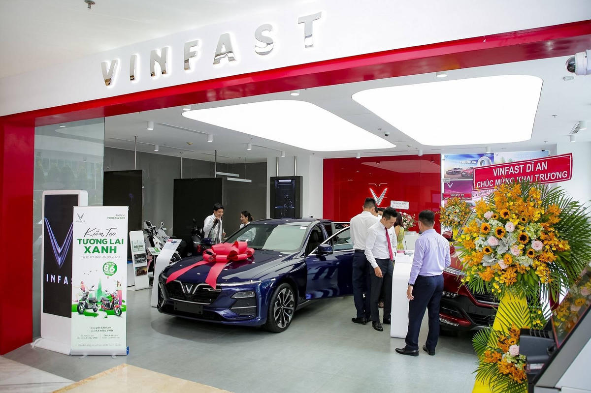 VinFast đồng loạt khai trương 27 showroom mới trên toàn quốc