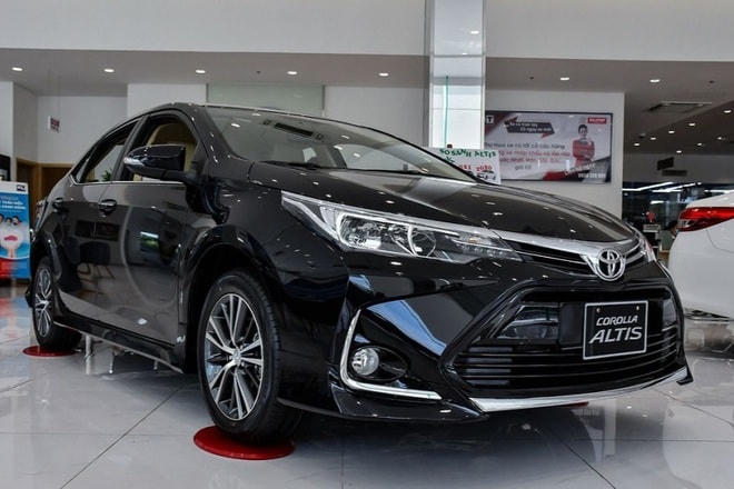 Các đại lý giảm giá, thêm quà tặng cho khách mua Corolla Altis.  