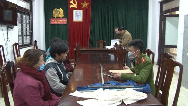 Các đối tượng tại cơ quan công an.