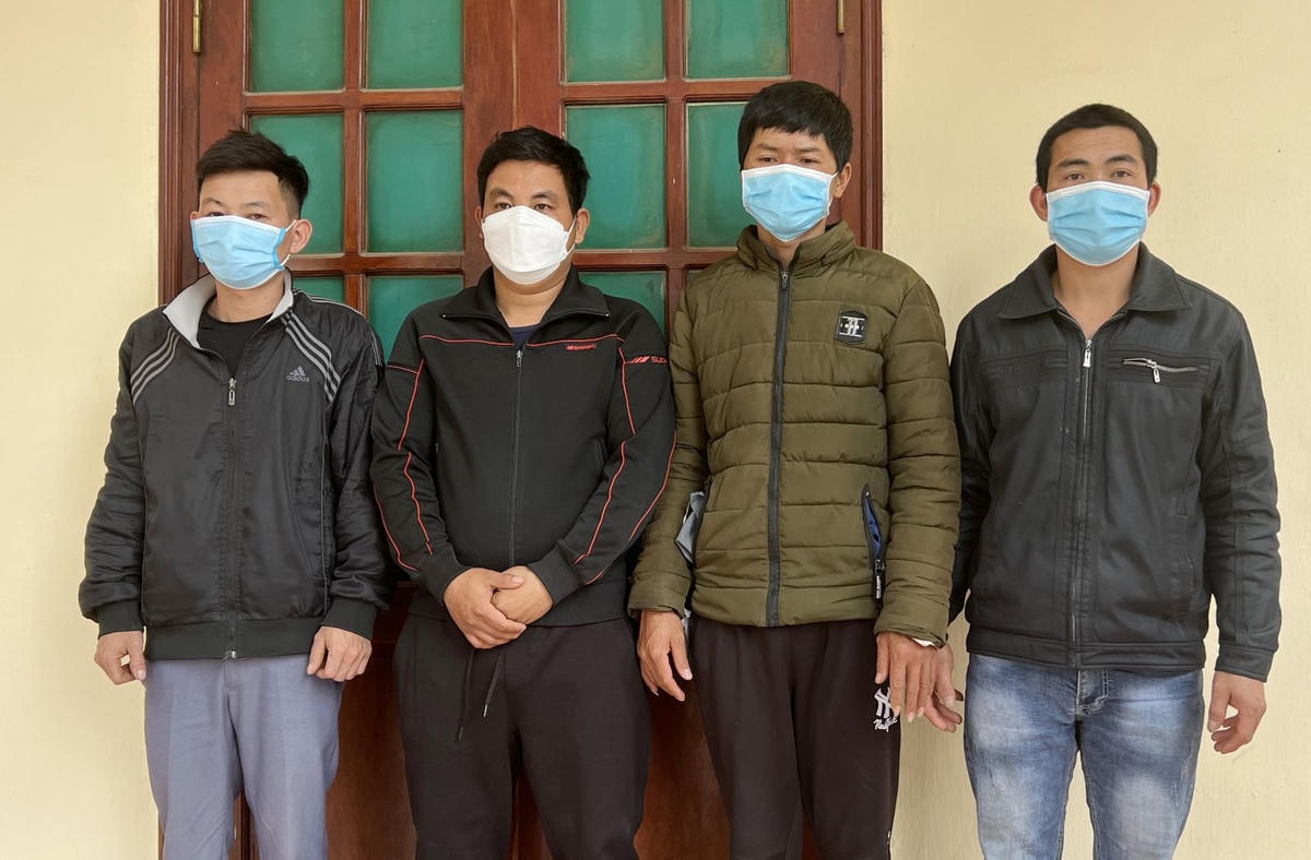 4 công nhân tham gia đánh bạc bị Công an bắt giữ.