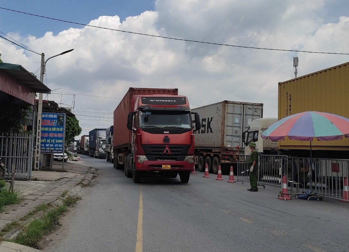 QL 38 đoạn từ Hải Dương vào Bắc Ninh bị ùn tắc kéo dài 