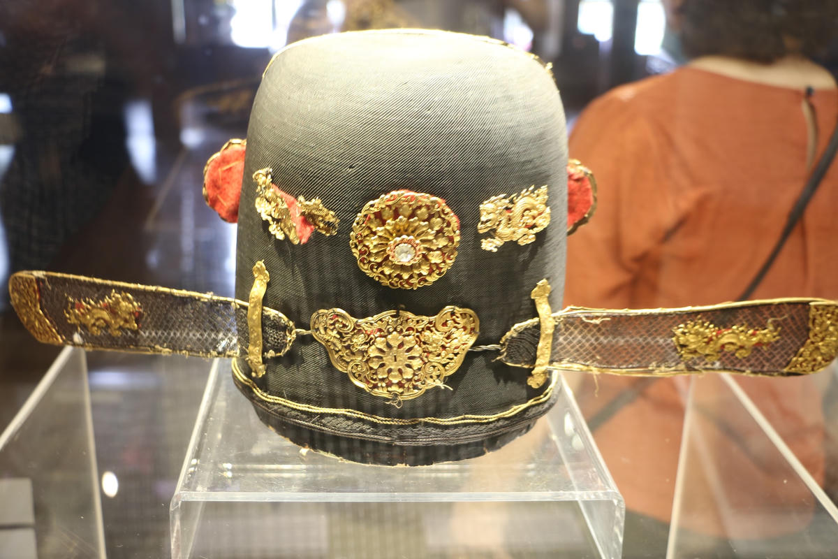 Ông Hoàng Việt Trung, Giám đốc Trung tâm Bảo tồn Di tích Cố đô Huế cho biết, trong hành trình gần 100 năm qua, Bảo tàng Cổ vật cung đình Huế đã nhận được nhiều hiện vật hiến tặng từ các cá nhân và tổ chức từ trong và ngoài nước. Trong điều kiện nguồn ngân sách nhà nước dành cho công tác sưu tầm hiện vật còn hạn chế, việc hiến tặng hiện vật là một nghĩa cử hết sức cao đẹp, nhân văn, hướng đến lợi ích chung của cộng đồng.