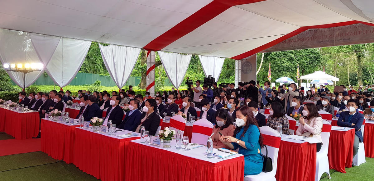 Các đại biểu tham dự tại buổi lễ.