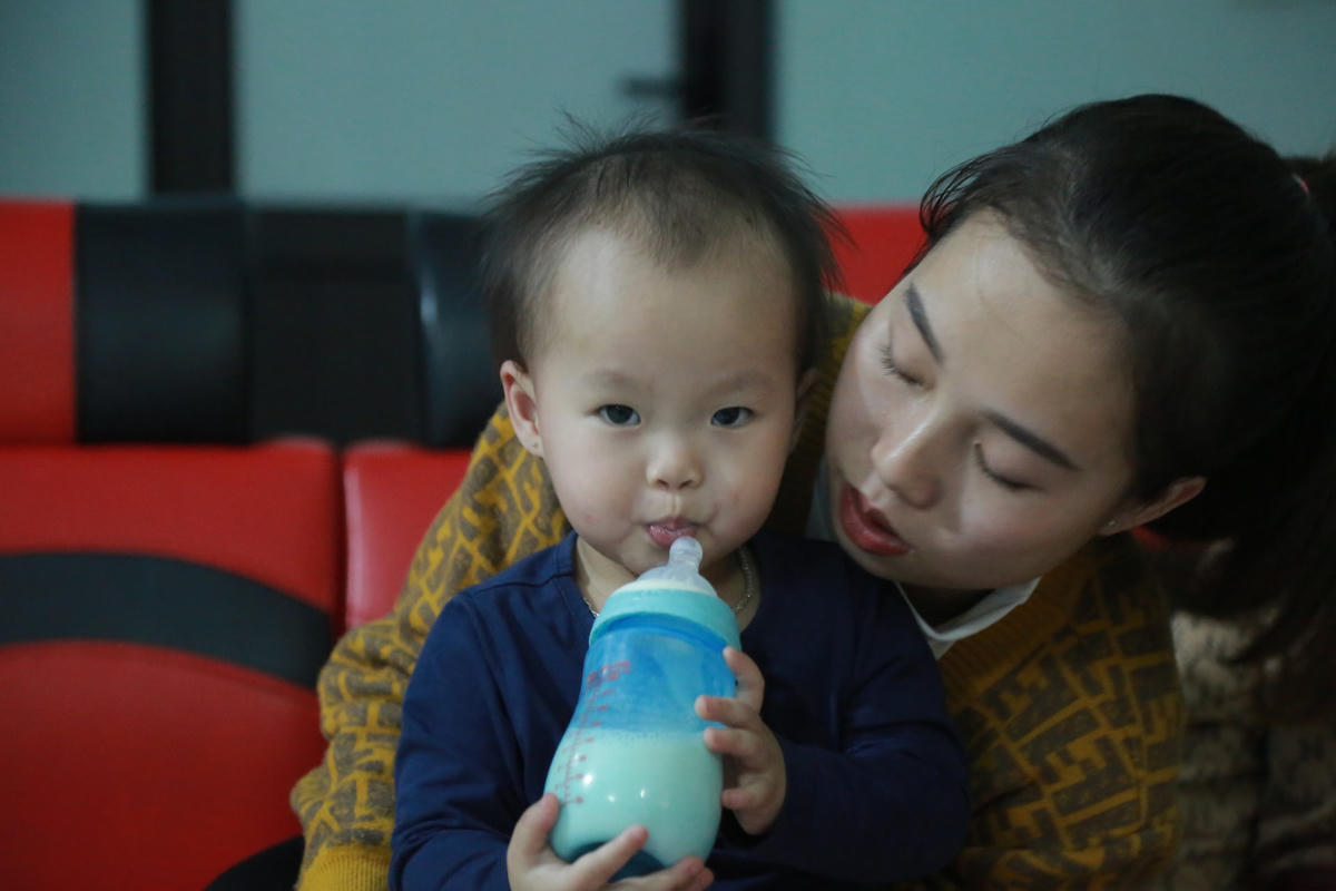 Anh Mạnh nhận bé H. là con nuôi sau sự kiện đặc biệt. 