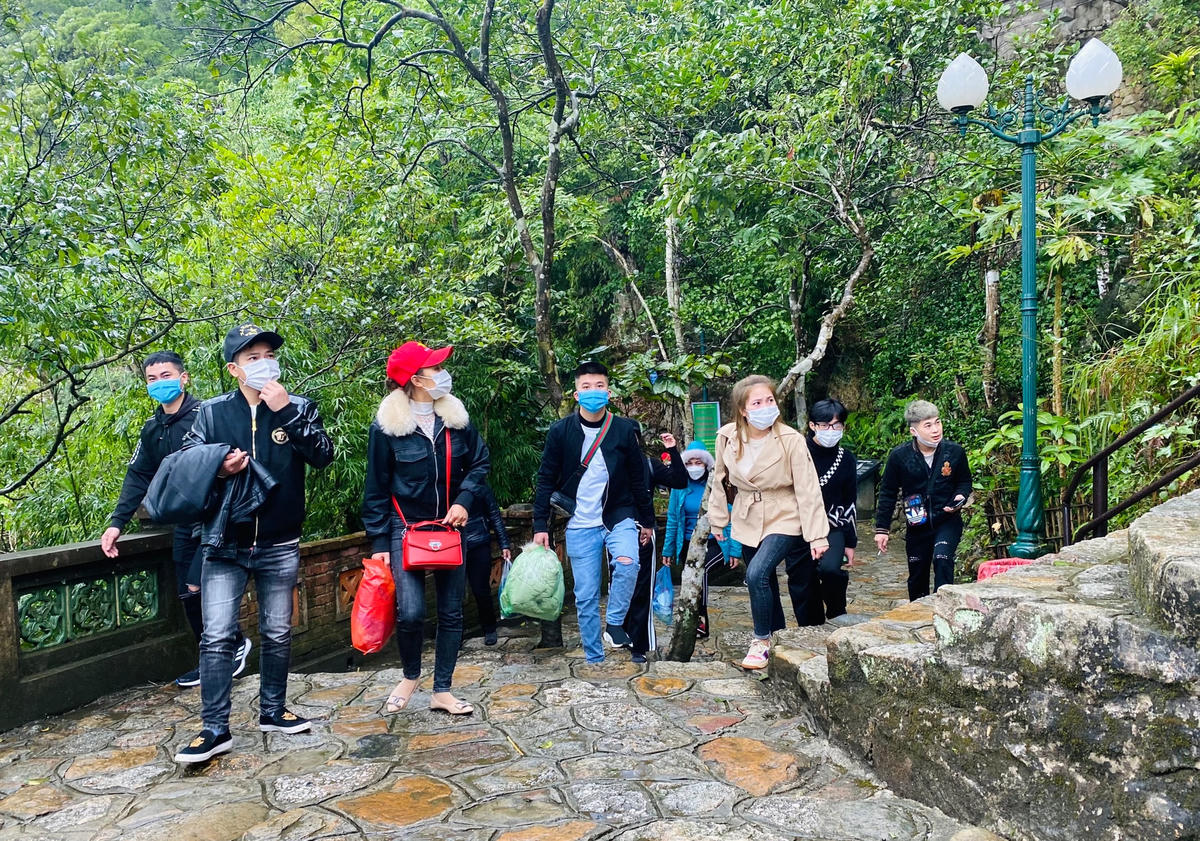 Yên Tử thưa khách trong sáng ngày chính hội