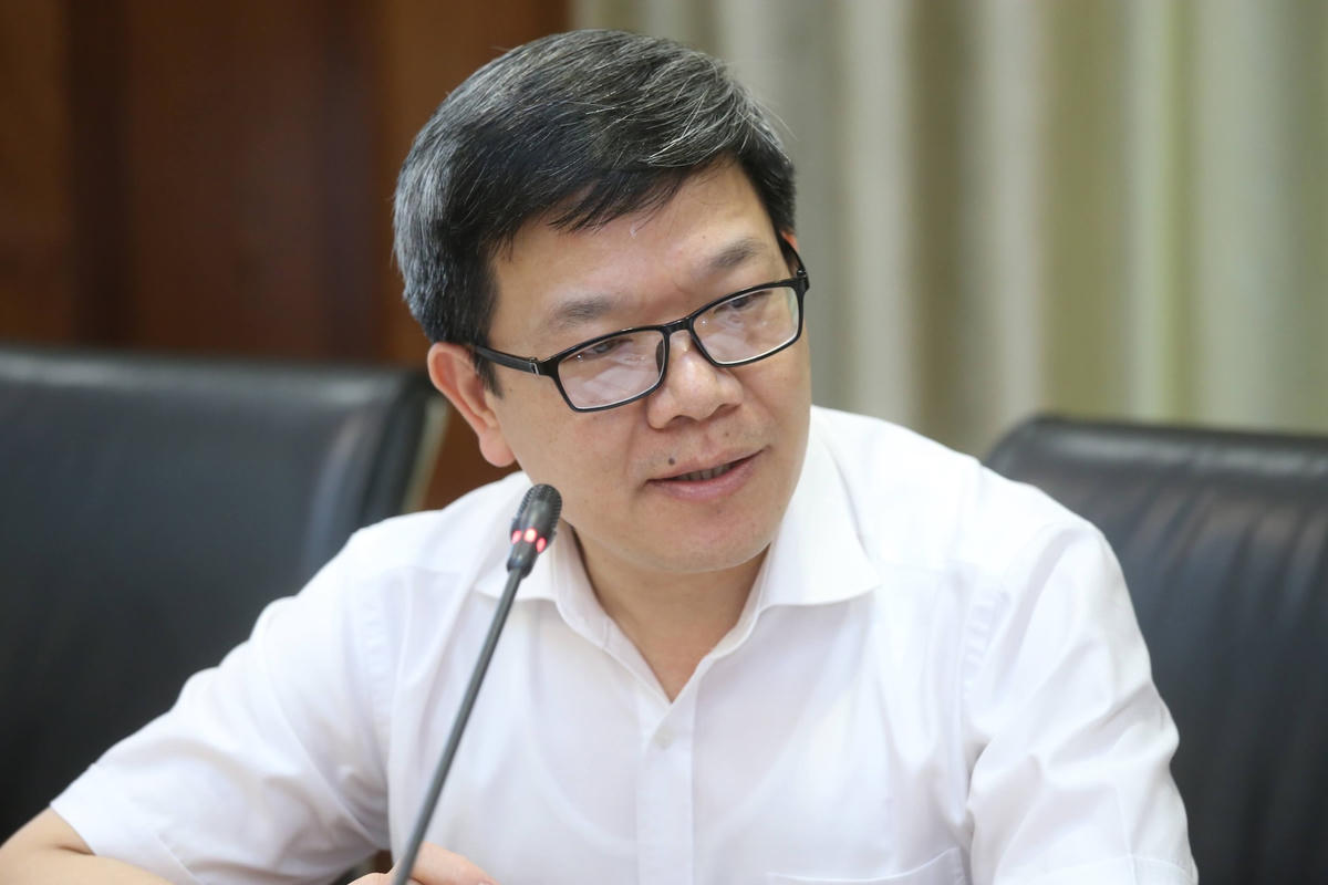 Các thành viên Hội đồng Chung khảo thảo luận tại cuộc họp. Ảnh: Kỳ Anh.