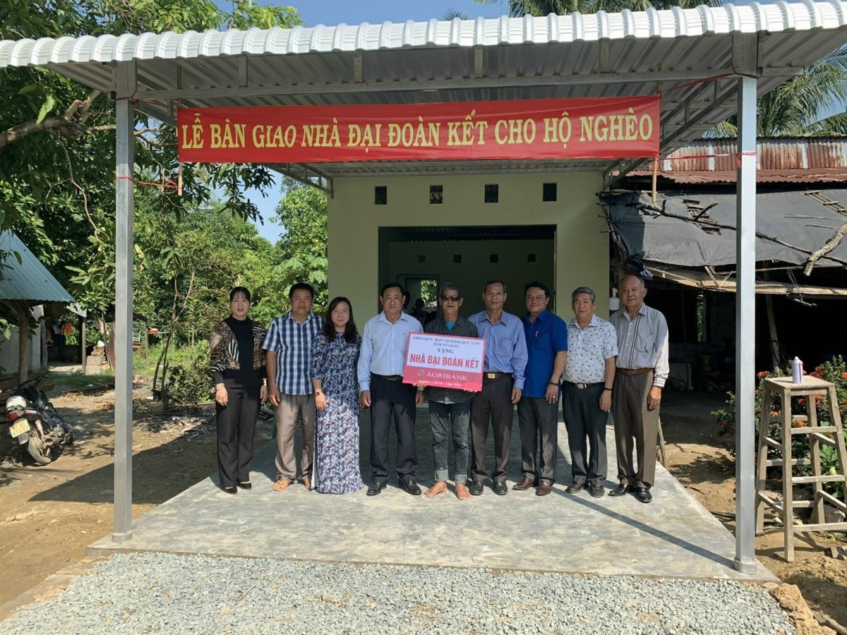 Bàn giao nhà Đại đoàn kết cho các hộ gia đình tại xã Lê Trì
