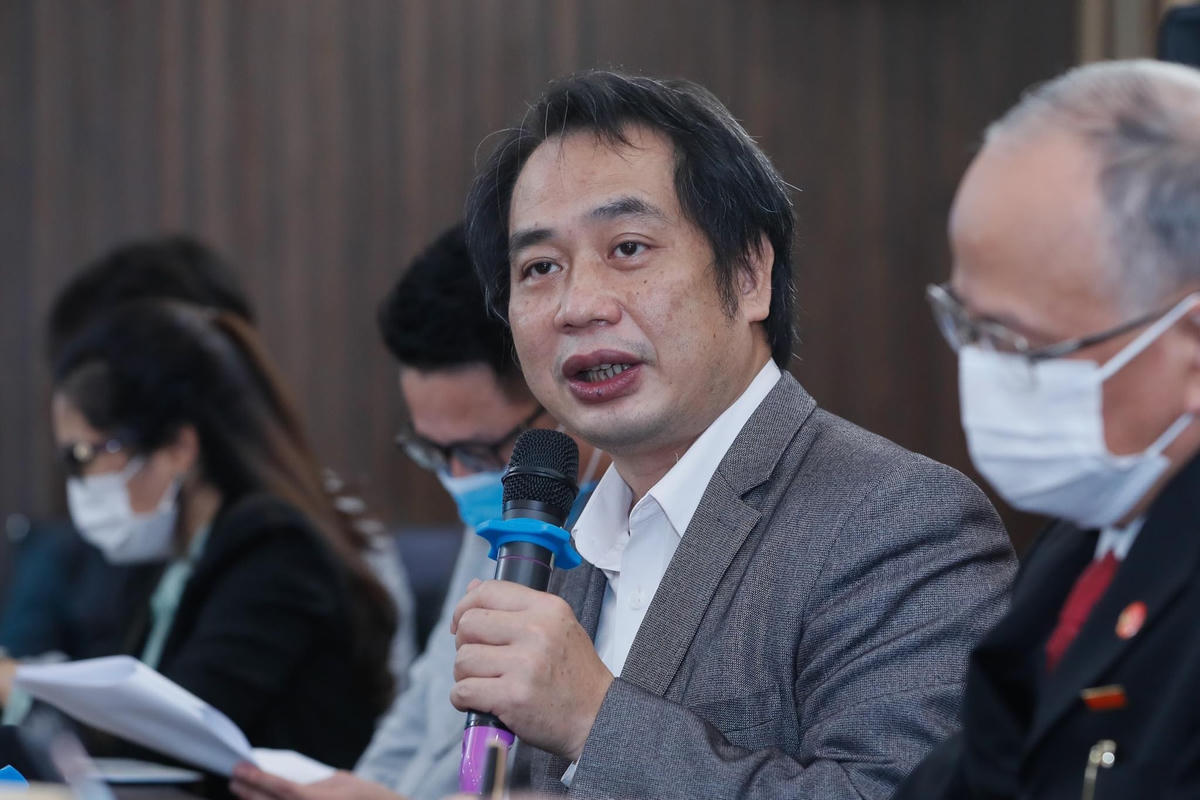 Bác sĩ Nguyễn Trung Cấp phát biểu tại Tọa đàm. Ảnh: Quang Vinh.