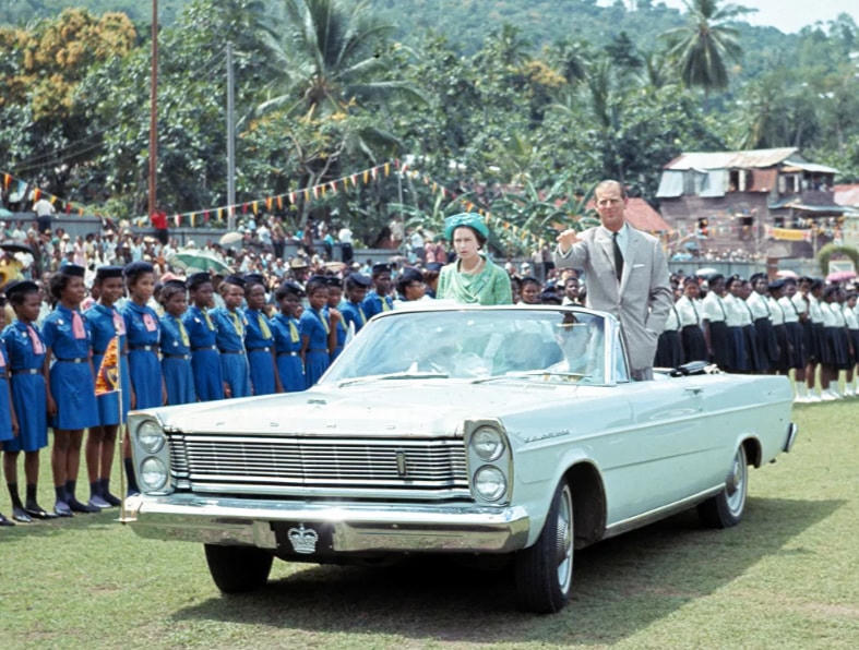 Trong suốt cuộc đời của mình, Hoàng thân Philip đã bảo trợ cho gần 800 trường hợp ở Vương quốc Anh và Khối thịnh vượng chung, tập trung vào giáo dục thanh niên, thể thao và công nghiệp. Theo các chuyên gia Hoàng gia, Công tước xứ Edinburgh rất muốn hiện đại hóa chế độ quân chủ Anh, nhưng được cho là đã thất vọng sau khi vấp phải sự phản đối của một số lính gác cũ của cung điện.