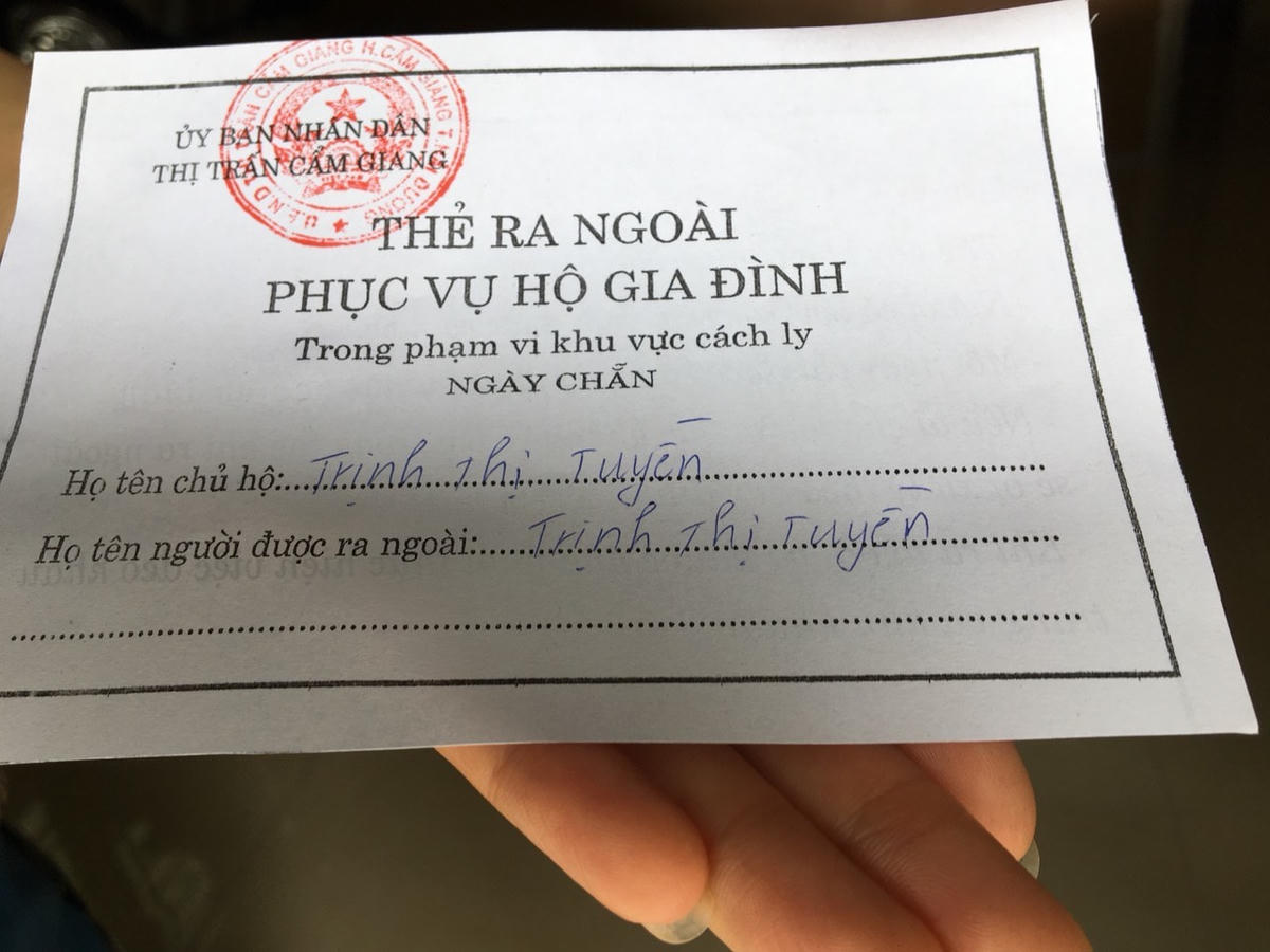 Thẻ ra ngoài phục vụ hộ gia đình trong phạm vi khu vực cách ly.