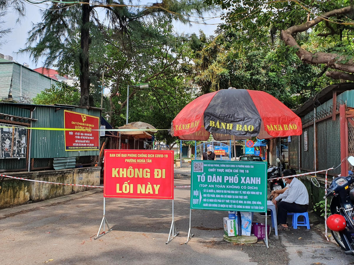 [ẢNH] Cận cảnh các chốt chặn của 'Tổ dân phố xanh' đầu tiên tại Hà Nội