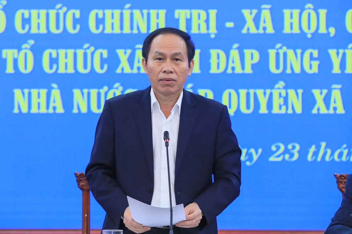 Phó Chủ tịch - Tổng Thư ký UBTƯ MTTQ Việt Nam Lê Tiến Châu phát biểu tại Hội thảo.