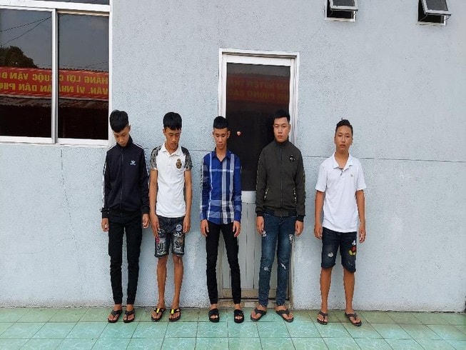 Nhóm người đánh 3 học sinh tại cơ quan Công an.