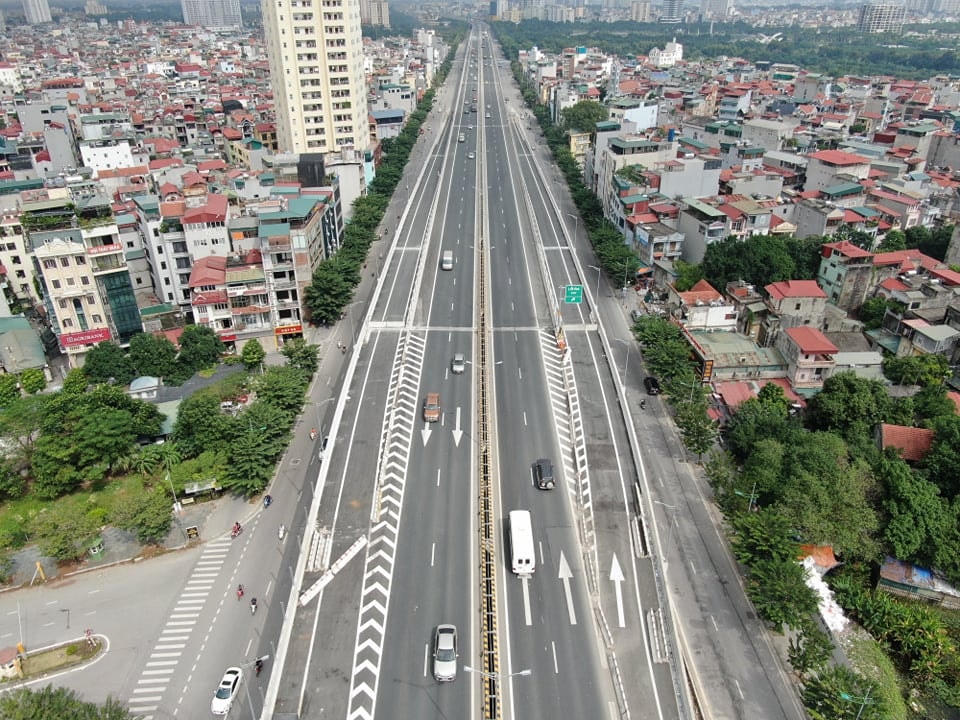Theo đó, các nhánh lên xuống sau khi thông xe sẽ tạo điều kiện cho ô tô lưu thông trên cầu có thể chuyển hướng xuống đường dưới thấp thay vì phải đi thẳng đến điểm quay đầu thuộc địa bàn huyện Đông Anh.