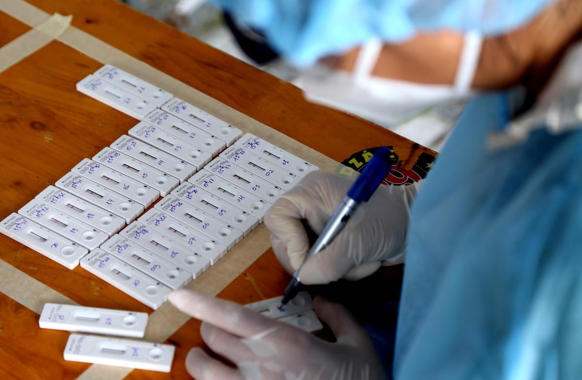 Lực lượng lấy mẫu ghi nhận sau khi test.