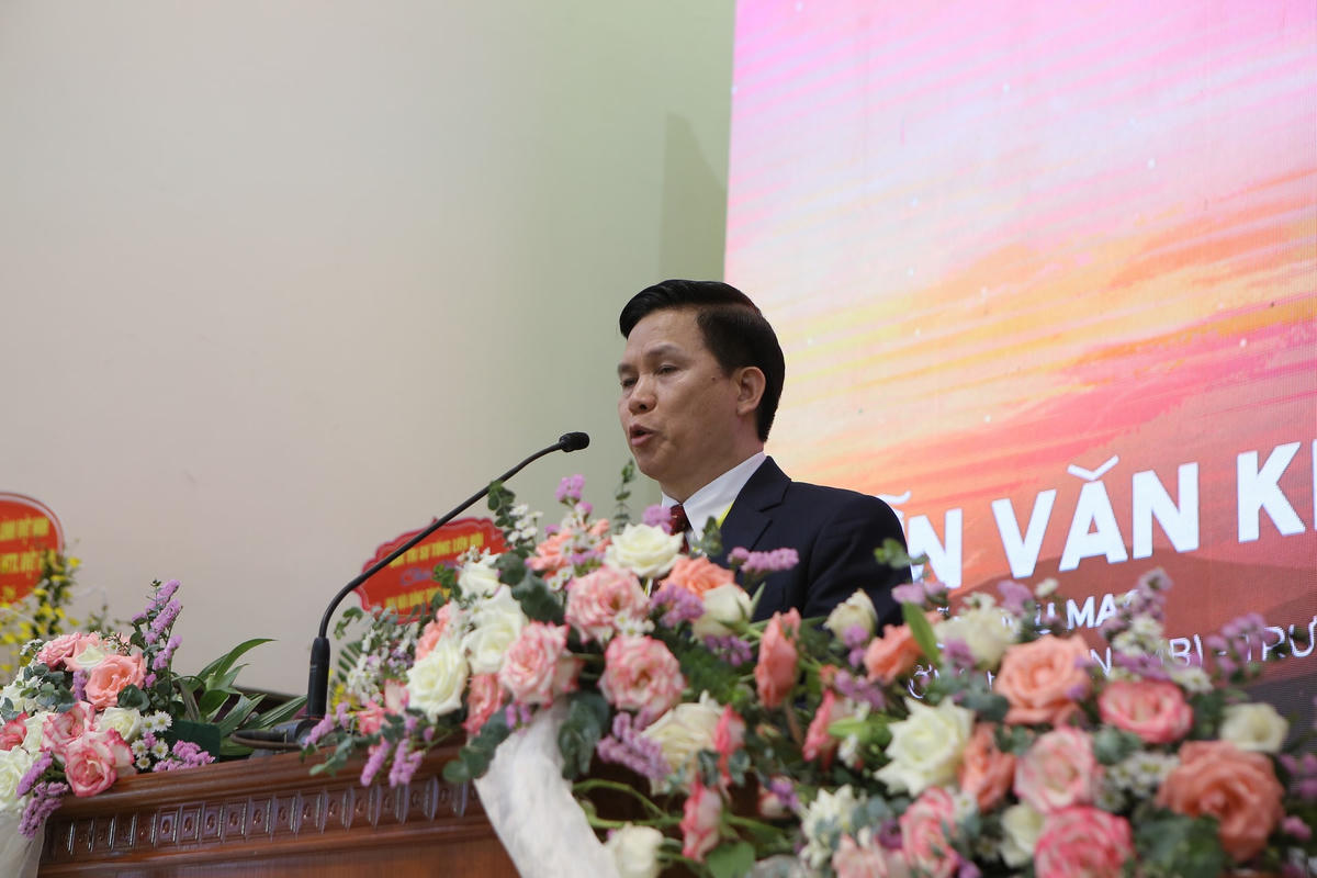 Mục sư Nguyễn Hữu Mạc, Hội trưởng Hội thánh Tin lành Việt Nam miền Bắc, Chủ tọa đại hội đồng phát biểu khai mạc đại hội.