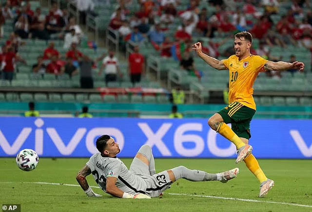 Ramsey mở tỷ số sau đường chuyền dọn cỗ của Bale