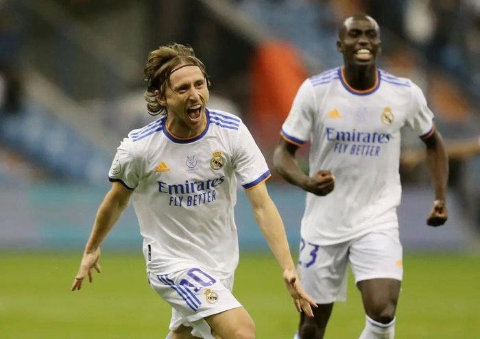Real Madrid thắng ngược bằng các siêu phẩm sút xa