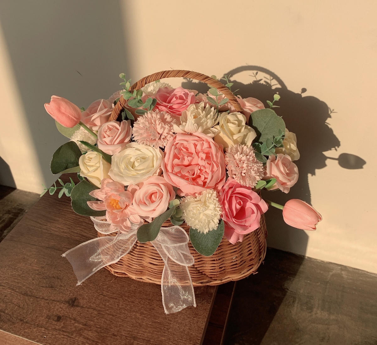 Lẵng hoa sáp được thiết kế đa dạng và tinh tế.