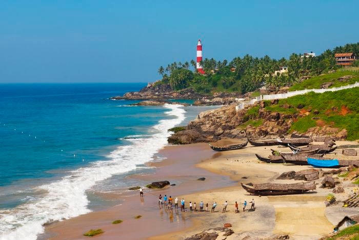 Biển Kovalam với ngọn hải đăng đặc trưng. Ảnh: CNN.