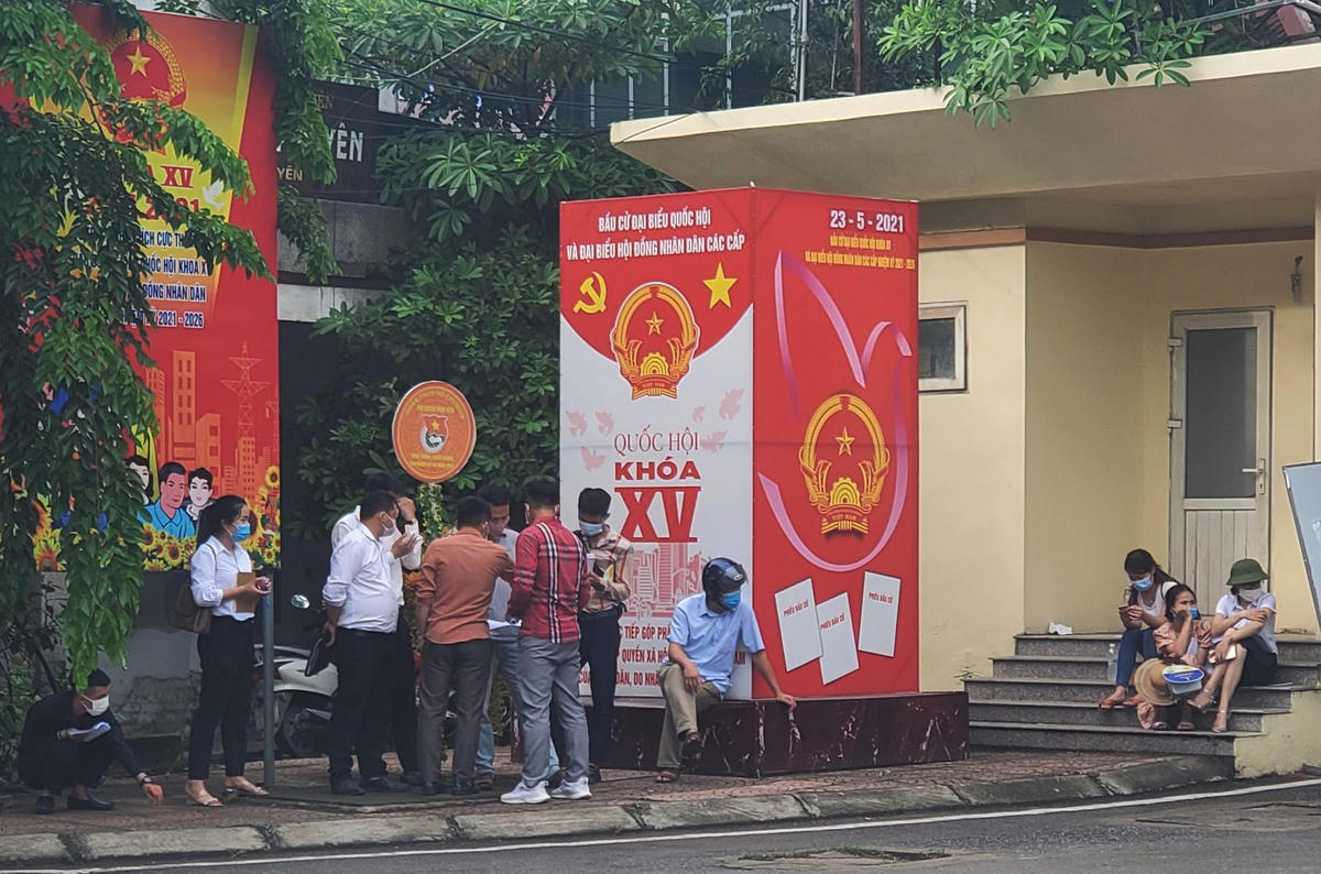 Dịp này, UBND Thị xã Phổ Yên đấu giá quyền sử dụng đất đối với 911 lô đất ở nông thôn và 1 lô đất thương mại dịch vụ tại Khu dân cư Hồng Tiến, thị xã Phổ Yên, tỉnh Thái Nguyên. Giá khởi điểm gần 622 tỷ đồng.