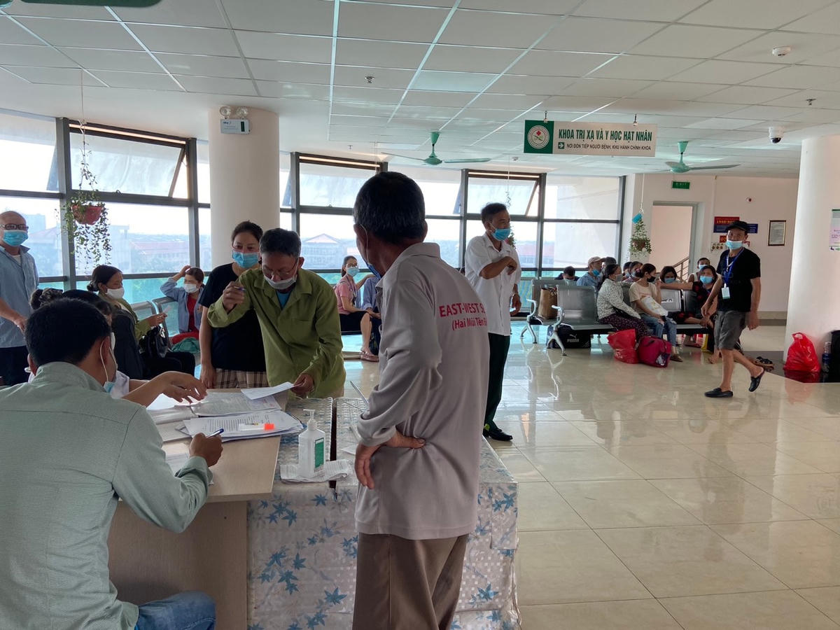 Người bệnh điều trị tại Khoa trị xạ và y học hạt nhân, Bệnh viện Ung bướu Thanh Hoá.
