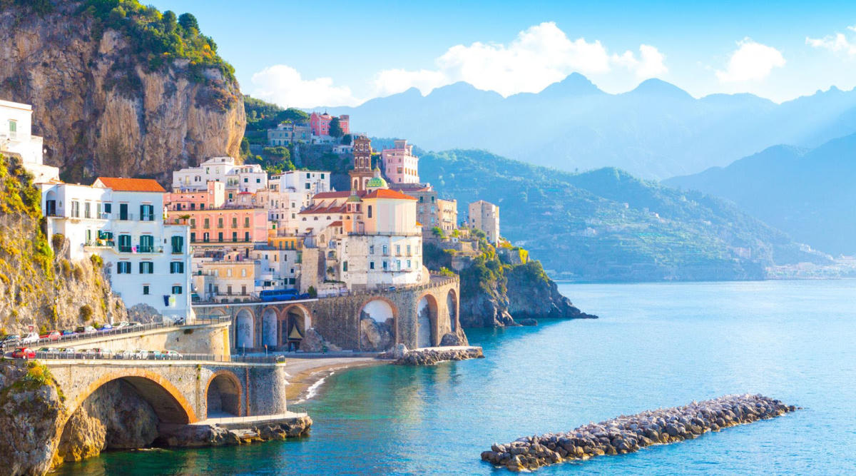 Thành phố Naples hay còn gọi Napoli của Italy. Ảnh: Azamara.