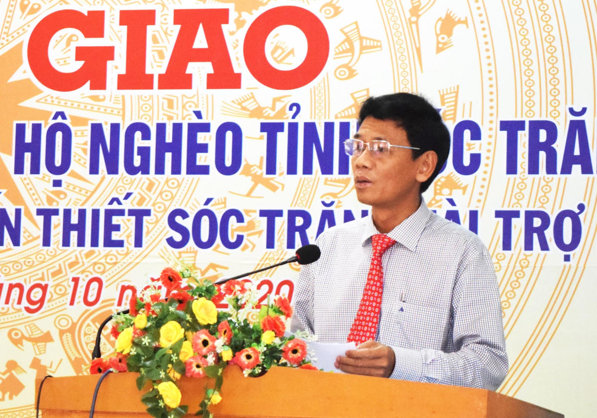 Ông Lâm Văn Mẫn Phó Bí thư Thường trực Tỉnh uỷ Sóc Trăng phát biểu tại buổi bàn giao nhà Đại đoàn kết.