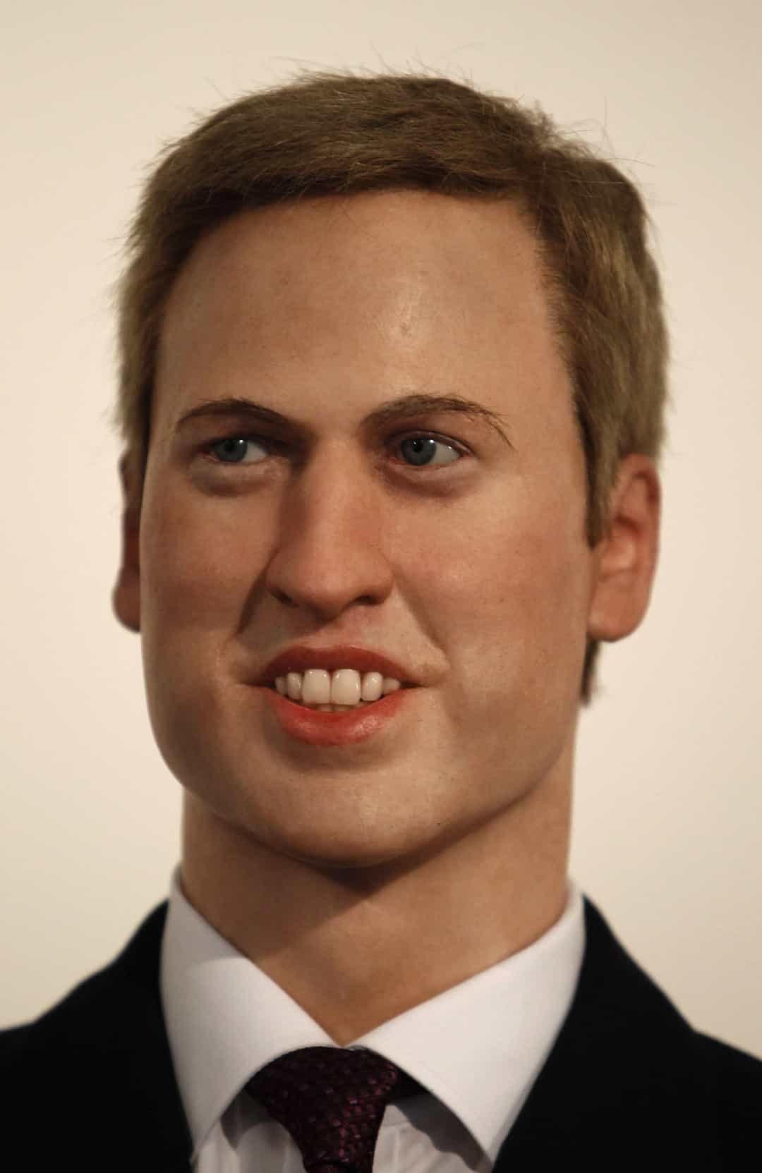 Những bức tượng kỳ lạ về người nổi tiếng trên khắp thế giới