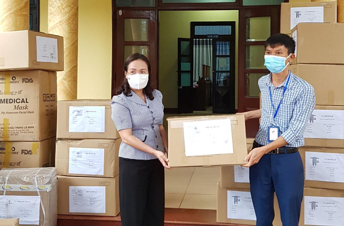 Phân bổ nguồn trang thiết bị y tế phòng, chống dịch cho các lực lượng, đơn vị ở trên địa bàn tỉnh.