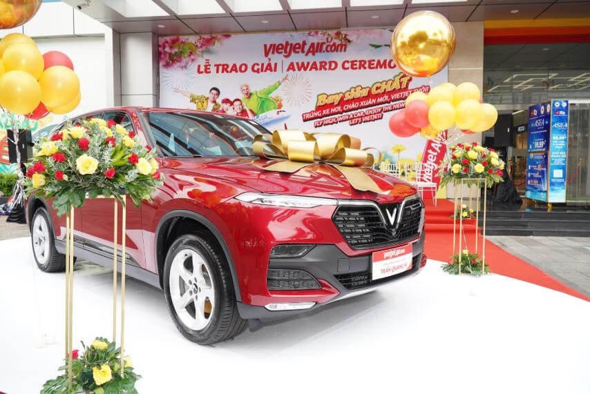 Khách hàng của Vietjet nhận xe hơi trị giá 1,5 tỷ đồng