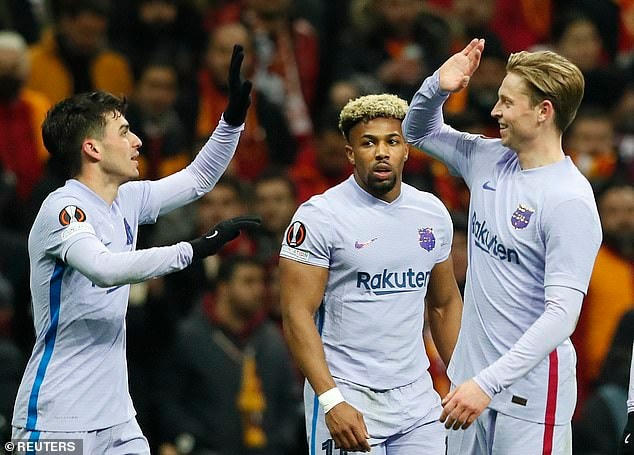 Ở trận lượt đi tại Nou Camp, Barcelona đã để đối thủ cầm hòa 0-0. Trong trận lượt về vòng 1/8 tại NEF Stadyumu, Galatasaray là những người đẩy cao đội hình để gây áp lực.