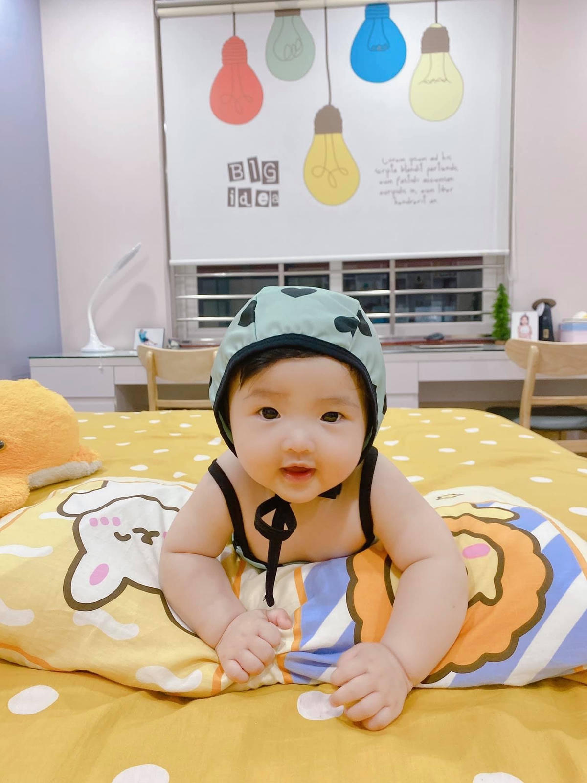 Con gái Đông Nhi - Ông Cao Thắng đáng yêu hết nấc với thời trang đi biển.