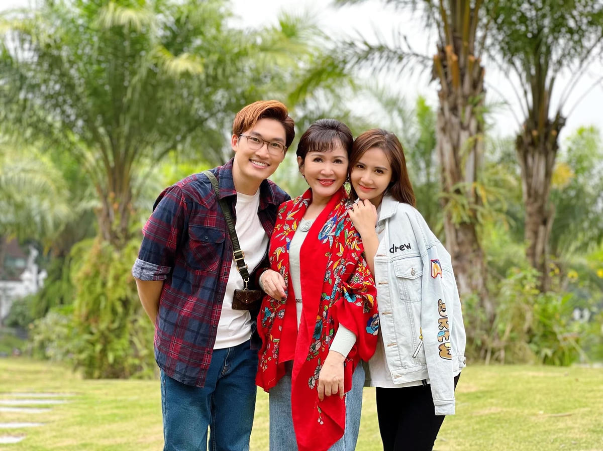 Những set đồ của Minh Huyền trong “Thương ngày nắng về” phim khiến các chị em công sở mê đắm, hết lời khen ngợi, truyền tay nhau học hỏi.