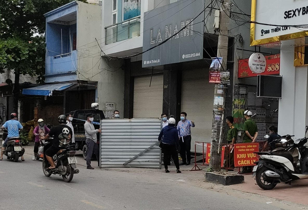 Chính quyền địa phương thực hiện phong tỏa ngách 4/588 đường Thiên Lôi.
