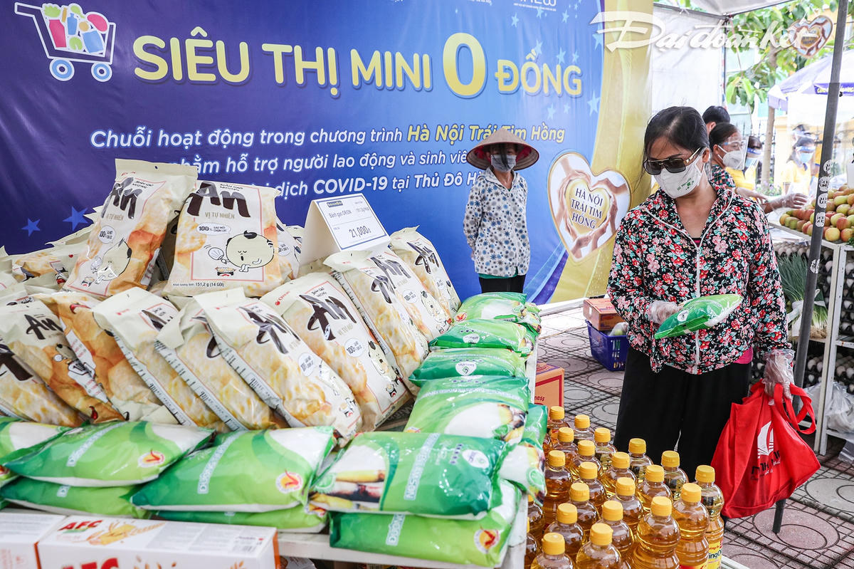 Đối với người dân bị mắc kẹt tại khu cách ly phong tỏa không thể ra ngoài, những chuyến xe yêu thương của Ban tổ chức sẽ mang hàng hóa nhu yếu phẩm đến tận nơi với tiêu chí không ai bị bỏ lại phía sau, đồng lòng cùng nhau vượt qua đại dịch.
