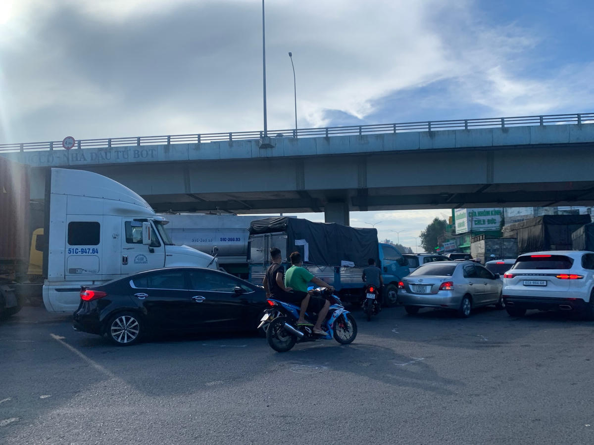 Quốc lộ 51 đoạn ngã tư Vũng Tàu, phường Long Bình Tân, TP Biên Hòa luôn trong tình trạng ùn tắc.