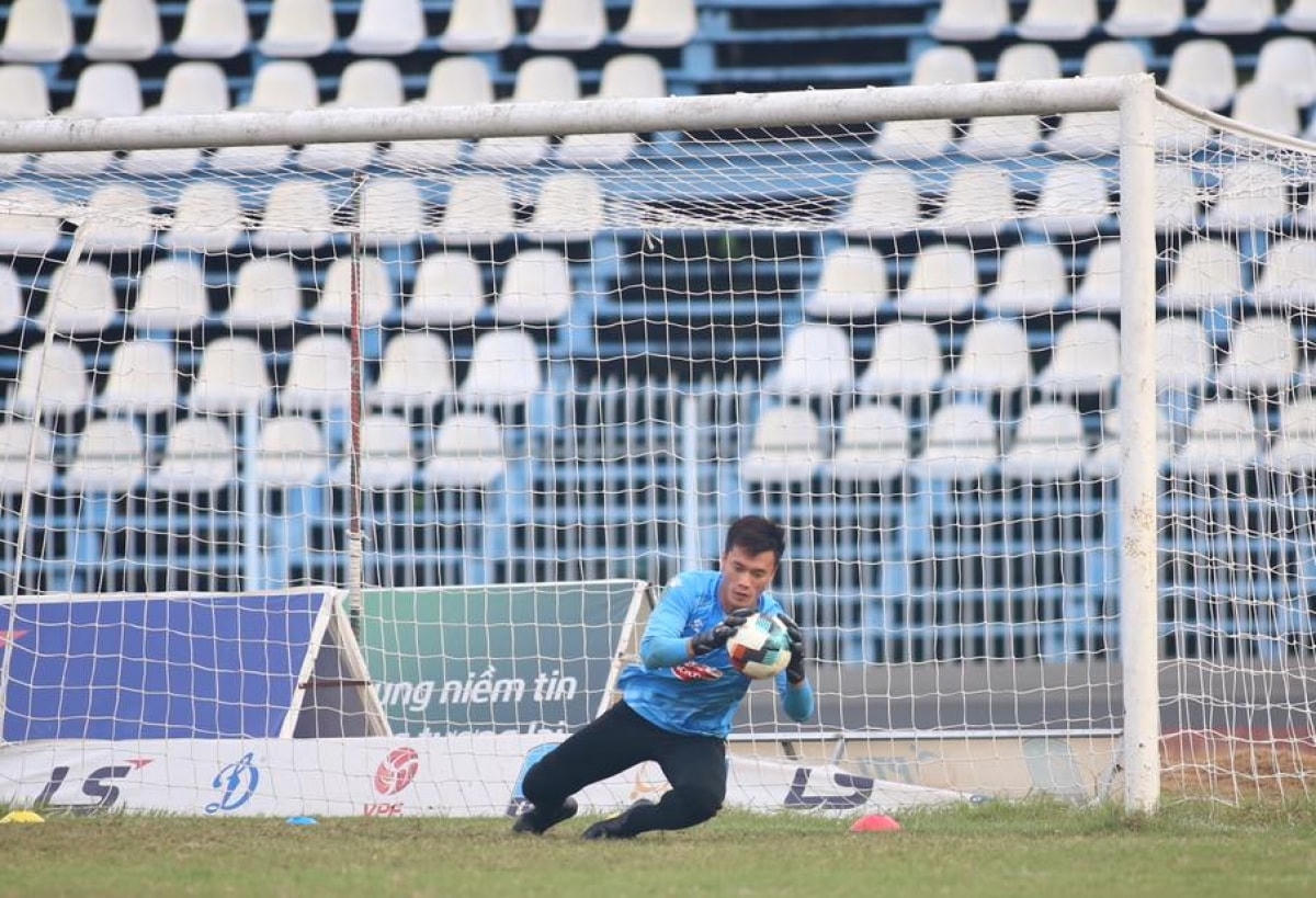Thủ môn: Bùi Tiến Dũng - Thành viên ĐT Việt Nam vô địch AFF Cup 2018.  