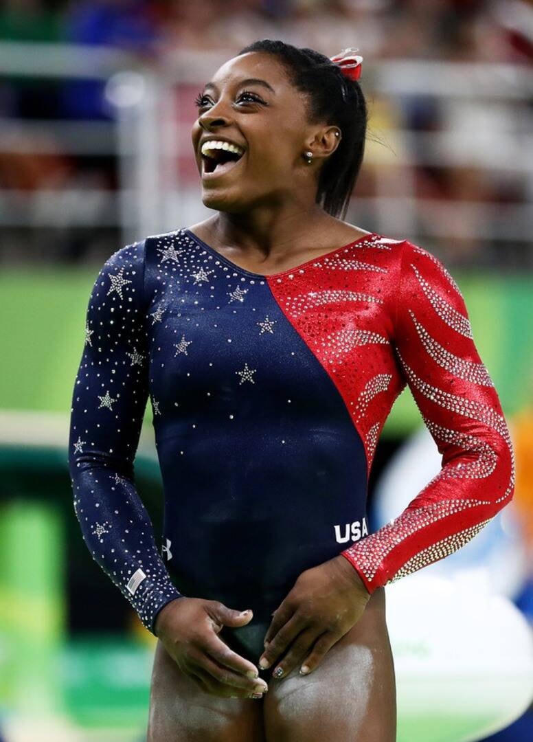 Với vô số danh hiệu quốc tế, "nữ hoàng thể dục dụng cụ" Simone Biles được coi là một trong những vận động viên thành công nhất lịch sử môn thể dục dụng cụ của nước Mỹ. Và theo nhiều chuyên gia dự đoán, Simone Biles vẫn sẽ dễ dàng tiếp đà "thống trị" tại kỳ Olympic hè này.