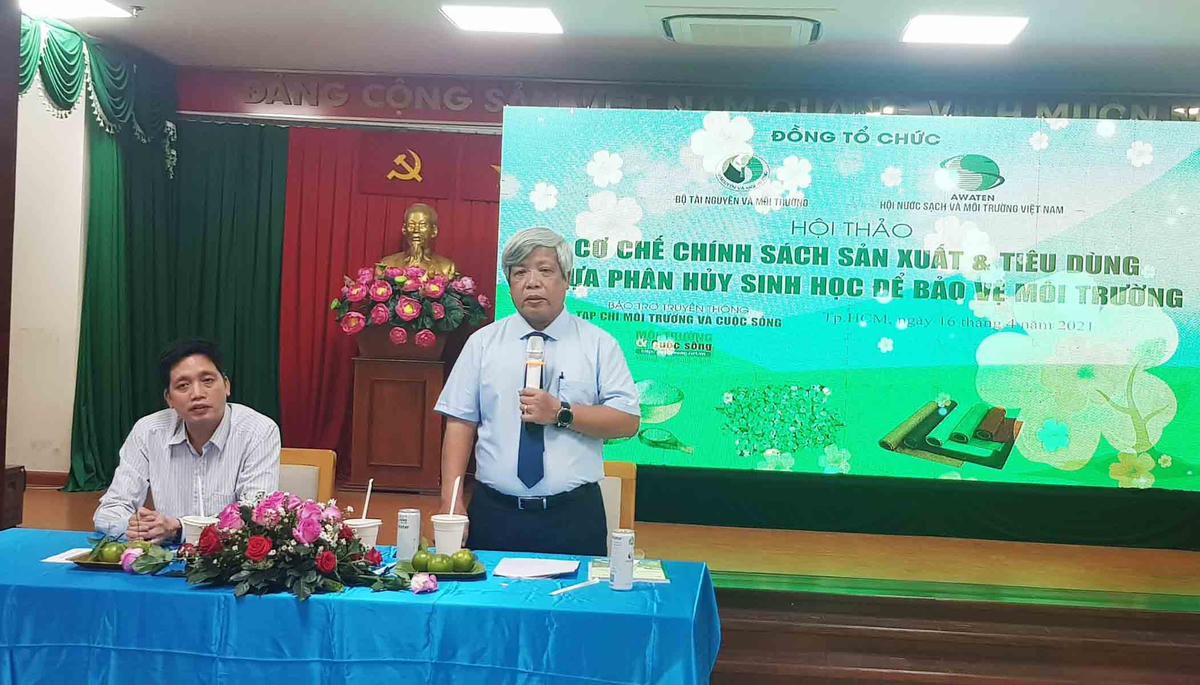 Chủ tịch Trung ương Hội Nước sạch và Môi trường Việt Nam Nguyễn Linh Ngọc phát biểu tại Hội thảo.