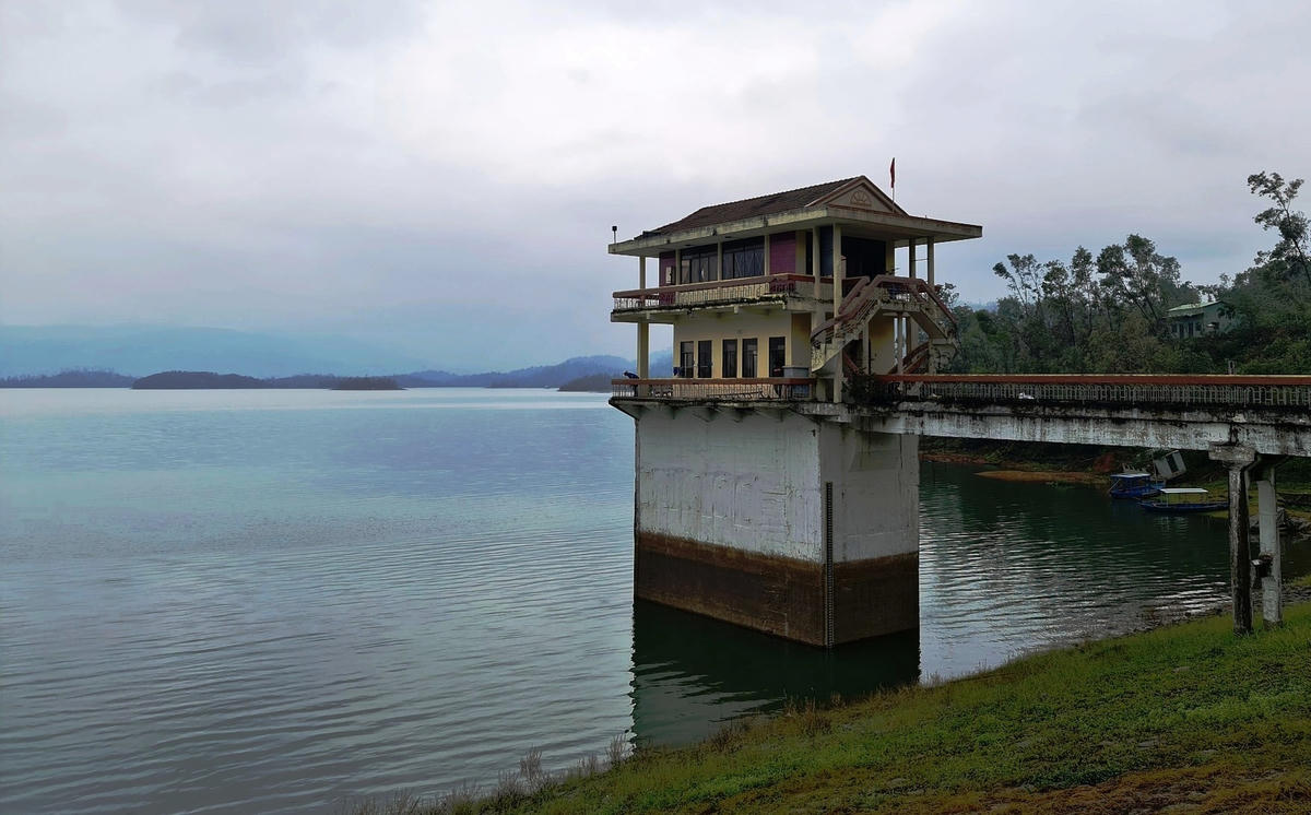 Một góc đập Tư Yên thuộc hồ chứa nước Phú Ninh.