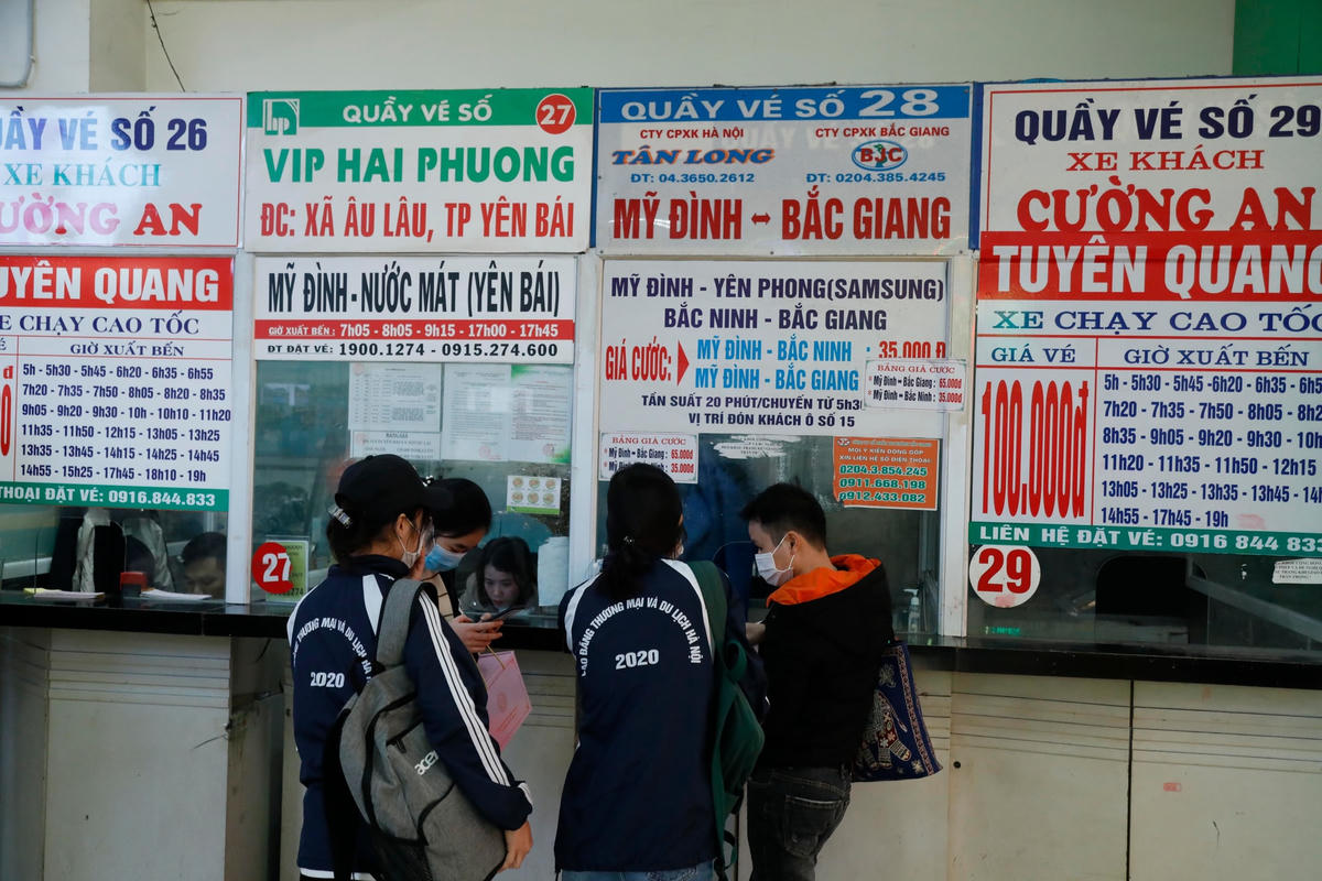Vé tàu xe tết năm nay được cho là không căng thẳng. Ảnh: Quang Vinh.