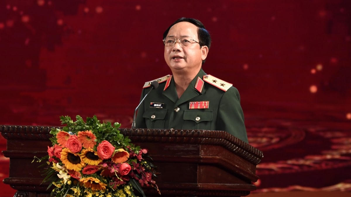 Trung tướng Trịnh Văn Quyết, Ủy viên Trung ương Đảng, Phó Chủ nhiệm Tổng cục Chính trị Quân đội Nhân dân Việt Nam phát biểu tại buổi lễ.