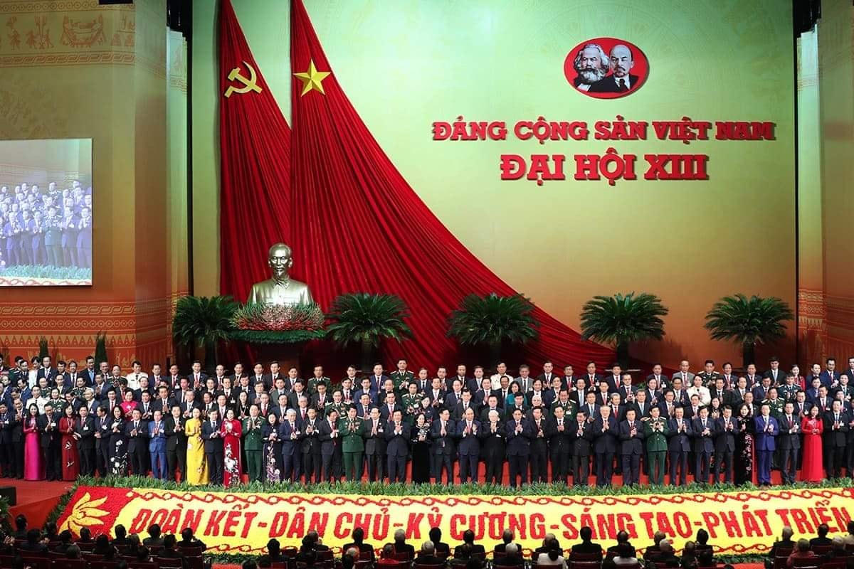 Ban Chấp hành Trung ương khóa XIII ra mắt Đại hội. Ảnh: Quang Vinh.