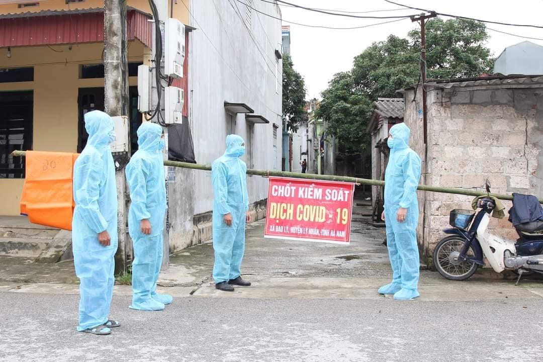 Nhân viên y tế sẵn sàng làm nhiệm vụ.